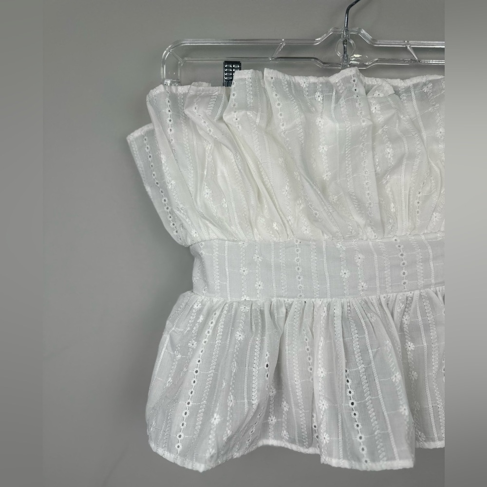 Thirty thirty LA White Eyelet Ruffle Crop Top Medium - Picture 3 of 9